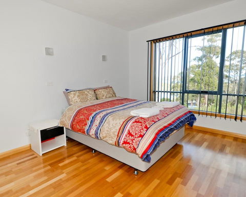 Hill Top Retreat Self Contained Accomodation - Accommodation Redcliffe 3