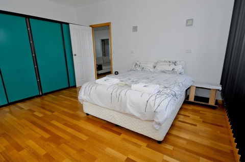 Hill Top Retreat Self Contained Accomodation - Accommodation Redcliffe 2