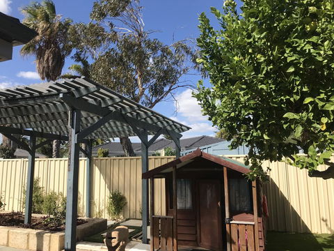 Hillarys Family Holiday Home - Accommodation Redcliffe 2