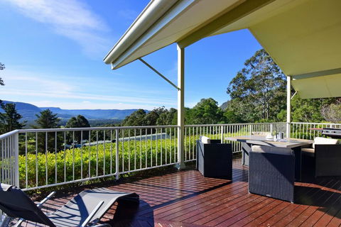 Hillcrest - Spectacular Views! - Accommodation Redcliffe 1