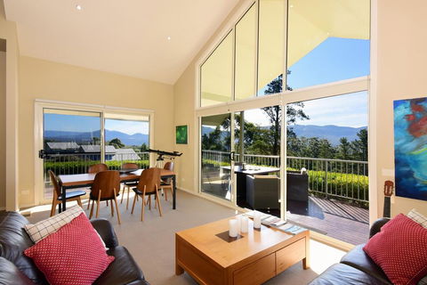 Hillcrest - Spectacular Views! - Accommodation Redcliffe 3