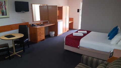 Hilltops Retreat Motor Inn - Accommodation Redcliffe 1