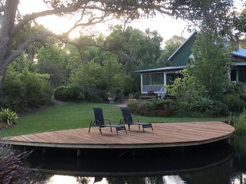 Hillview Chalet - Accommodation Redcliffe 1