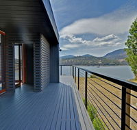 Hobart Waterfront Luxury Retreat - Accommodation Redcliffe
