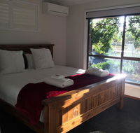 Holly House BnB - Accommodation Redcliffe