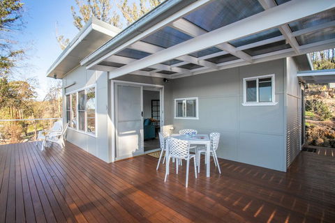 Home On The Water 21 Evans St Lake Conjola - Accommodation Redcliffe 3