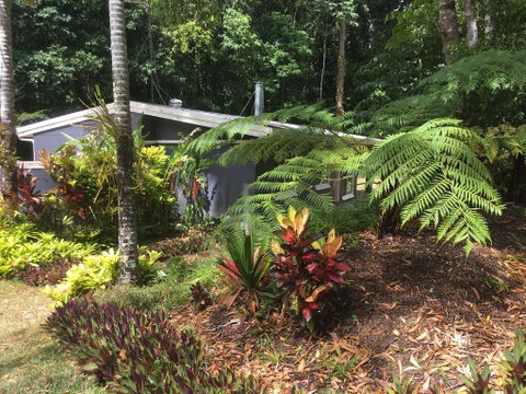 Honeybee House - Accommodation Redcliffe 0