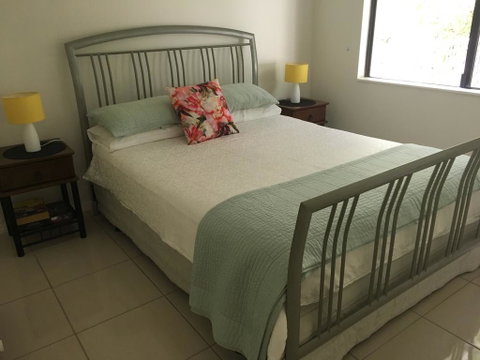 Honeybee House - Accommodation Redcliffe 1