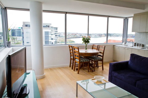 Honeysuckle Executive Suites - Accommodation Redcliffe 0