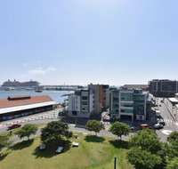 Honeysuckle Haven - harbour facing  walk to restaurants - Accommodation Redcliffe