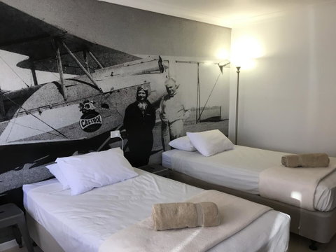 Hotel Corones - Accommodation Redcliffe 0