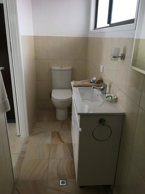 Hotel Corones - Accommodation Redcliffe 3
