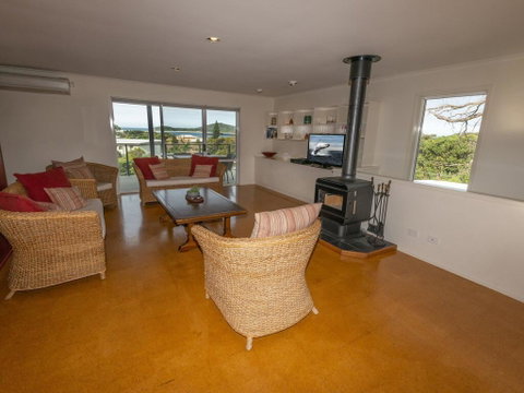 Island View - 80 Lentara St - Large Family Home, Pool, WIFI And Sweeping Views Of Fingal - Accommodation Redcliffe 1