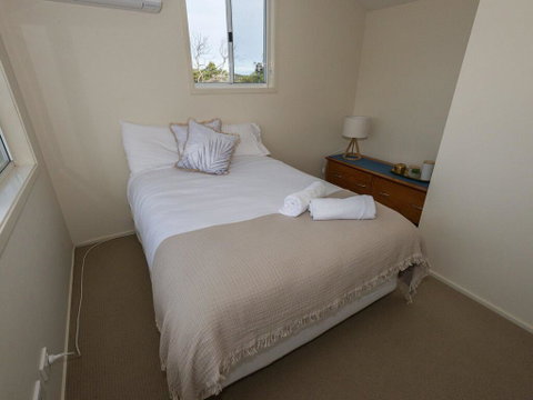 Island View - 80 Lentara St - Large Family Home, Pool, WIFI And Sweeping Views Of Fingal - Accommodation Redcliffe 3
