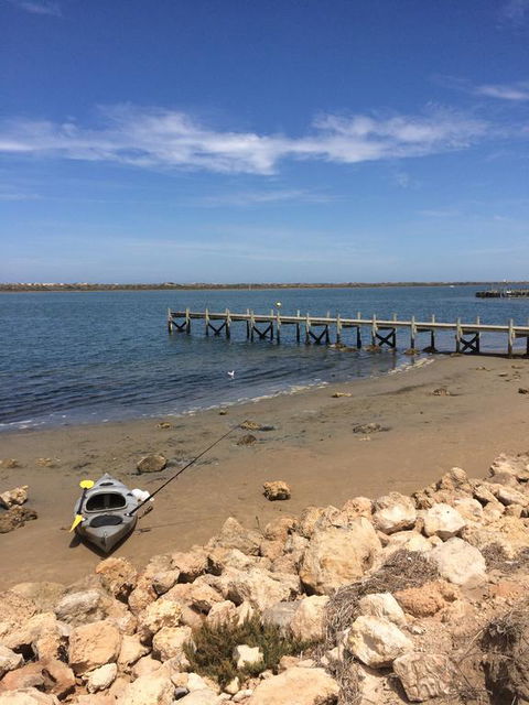 Island Waterfront Getaway - WiFi - Accommodation Redcliffe 3