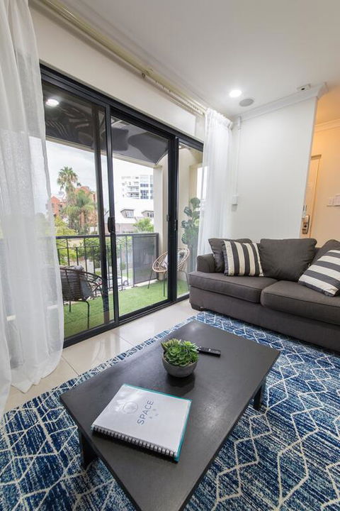 ISOLATION READY!! Super Size Me!! Top Location. Isolation Ready. Sanitised. Free CAT Bus, Pool, Gym And Everything At Your Finge - Accommodation Redcliffe 3