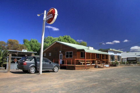 Ivanhoe Hotel Motel - Accommodation Redcliffe 0