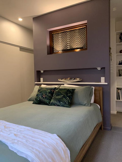 Jacaranda Garden Retreat - Accommodation Redcliffe 2