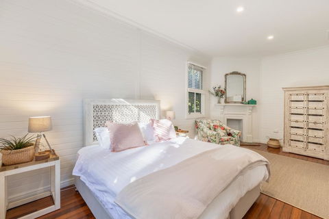Jetty House - Accommodation Redcliffe 2