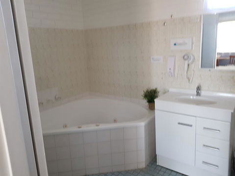 Jillaroo Motor Inn - Accommodation Redcliffe 3