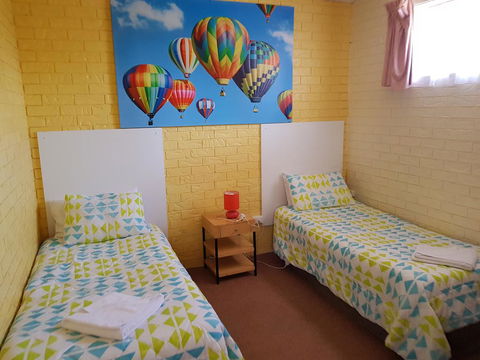 Jillaroo Motor Inn - Accommodation Redcliffe 2