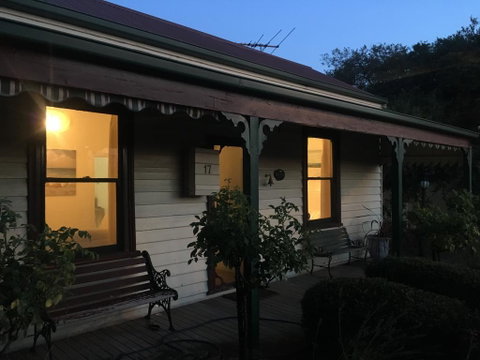 Kaikora Seaside Cottage - Accommodation Redcliffe 0