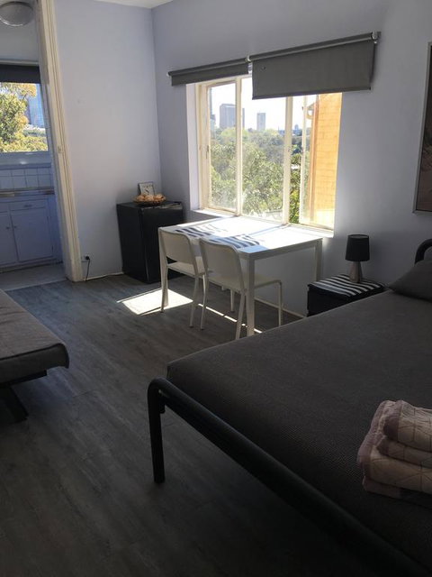 Kanga House Backpackers - Accommodation Redcliffe 1