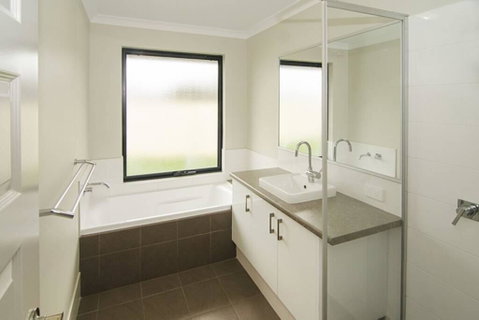 Kangaroo Retreat - Accommodation Redcliffe 3