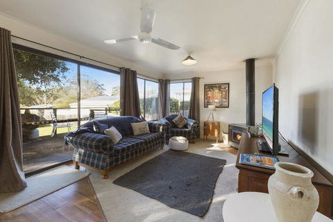 Katisha Cottage - Pet Friendly And Close To Town - Accommodation Redcliffe 0
