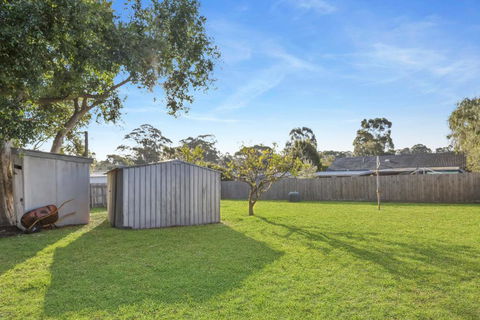 Katisha Cottage - Pet Friendly And Close To Town - Accommodation Redcliffe 3