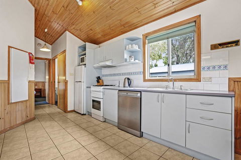 Kendalls Beach Holiday Park - Accommodation Redcliffe 2