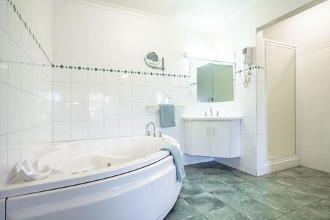 Kerang Valley Resort - Accommodation Redcliffe 2