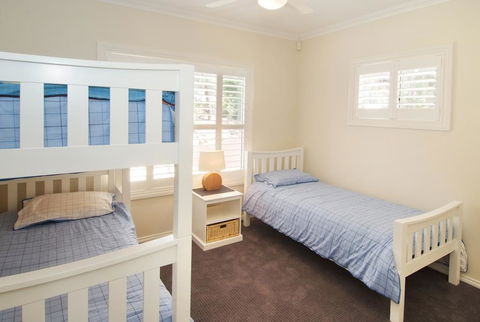 Kestral Ashore - Accommodation Redcliffe 2