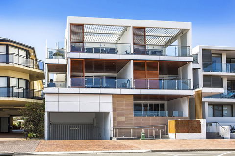 Kiama Seaside Getaway - Accommodation Redcliffe 0