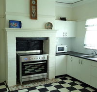 King Cottage - Accommodation Redcliffe