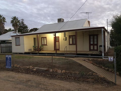 King Of The Cross - Work, Holiday Or Stop Overs - Accommodation Redcliffe 0