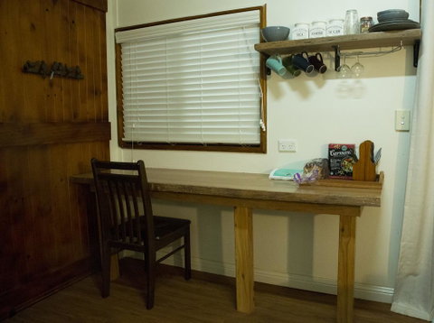 Kingfisher Cabin - Accommodation Redcliffe 2