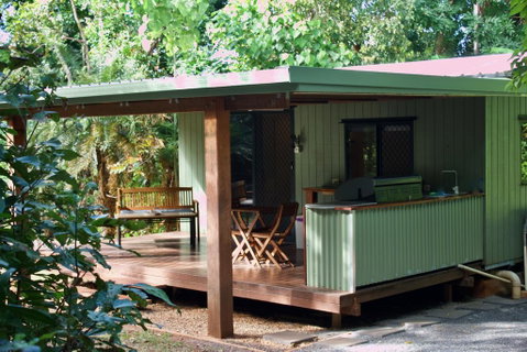 Kingfisher Cabin - Accommodation Redcliffe 0