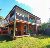 Kingfisher LakeHouse - Accommodation Redcliffe