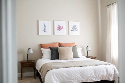 Kinross Cottage - Neat And Stylish, Sleeps 9 - Accommodation Redcliffe 3