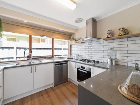 KO's Hideaway - Accommodation Redcliffe 0