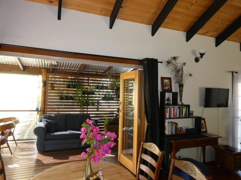 Kookaburra Cottage At Uralba Eco Cottages - Accommodation Redcliffe 3