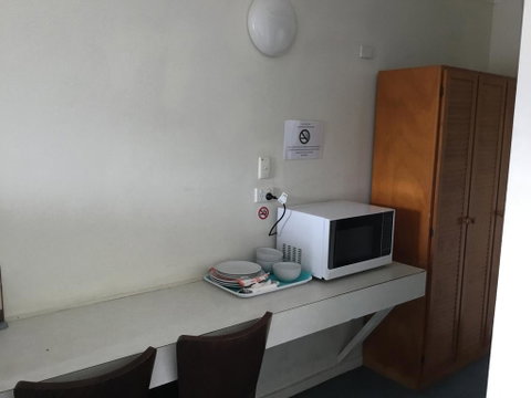 Kooyong Hotel - Accommodation Redcliffe 1