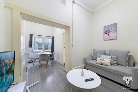 KOZYGURU Kings Cross SKY GARDEN Studio CBD - Accommodation Redcliffe 2