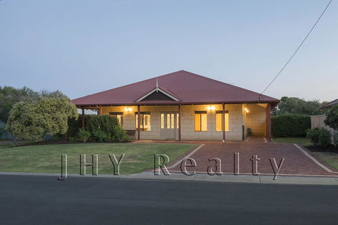 La Vita Bella - Accommodation Redcliffe 0