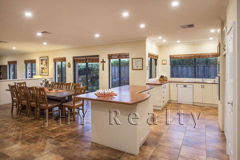 La Vita Bella - Accommodation Redcliffe 3