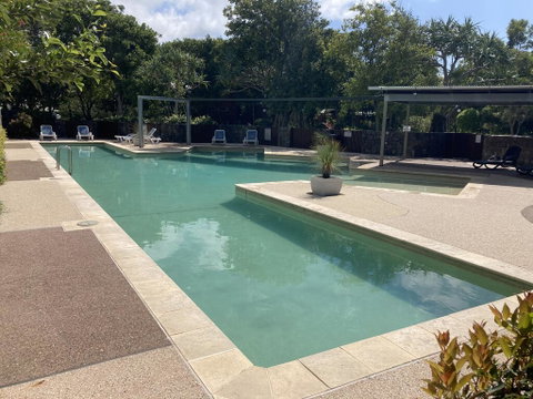 Lagoon-Front Luxury At Twin Waters Resort - Accommodation Redcliffe 2