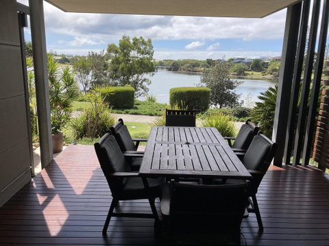Lagoon-Front Luxury At Twin Waters Resort - Accommodation Redcliffe 1