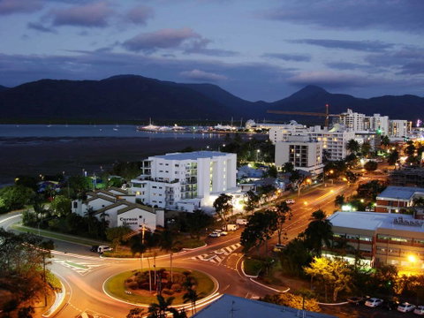 Lake Central Cairns - Accommodation Redcliffe 2