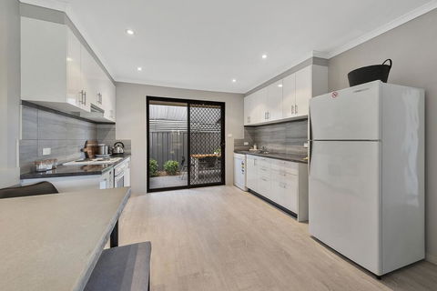 Lake Escape On Pool Avenue - Accommodation Redcliffe 1